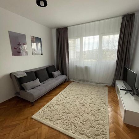Apartament De Lux Semicentral Jászvásár Kültér fotó