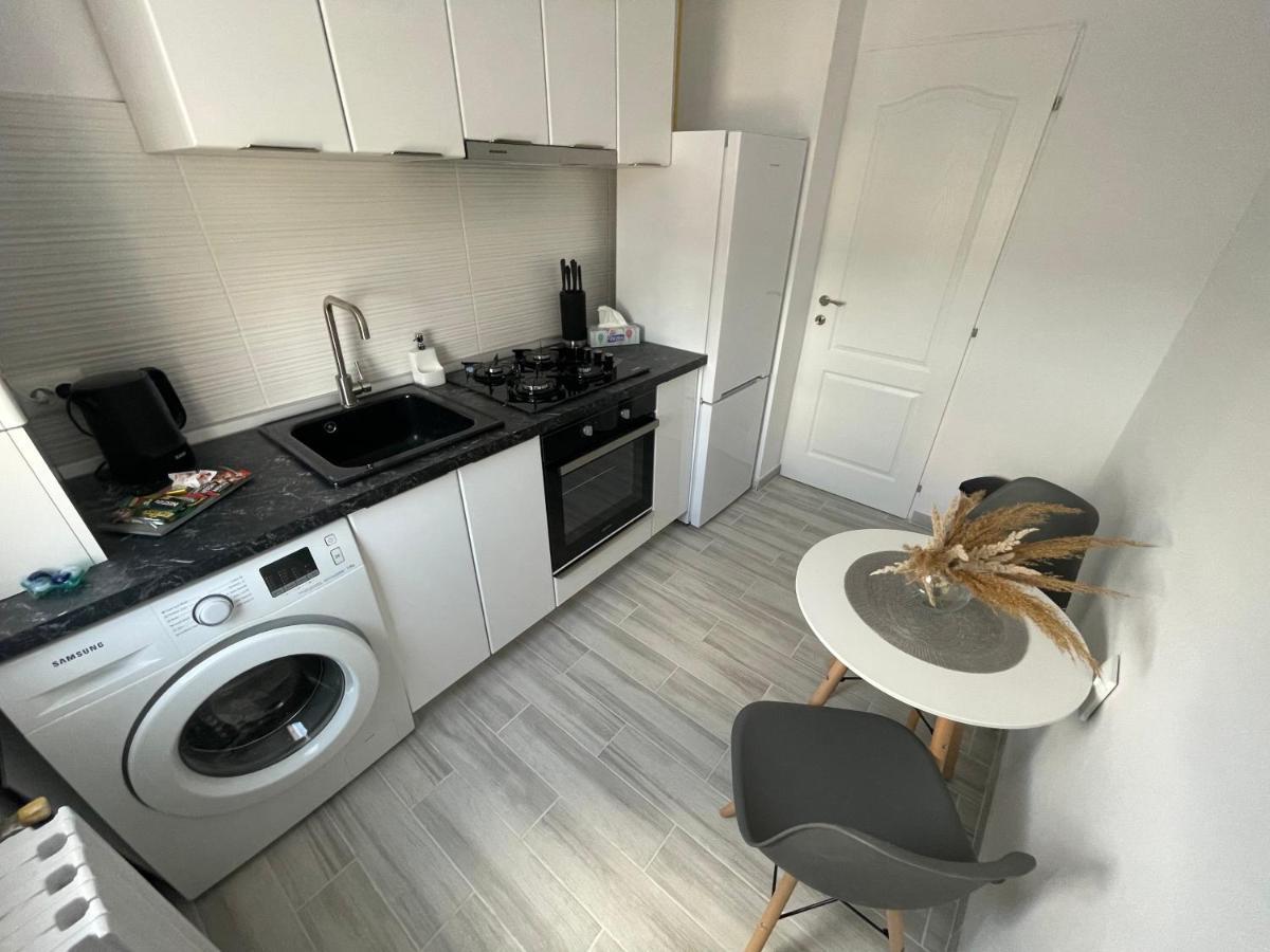 Apartament De Lux Semicentral Jászvásár Kültér fotó
