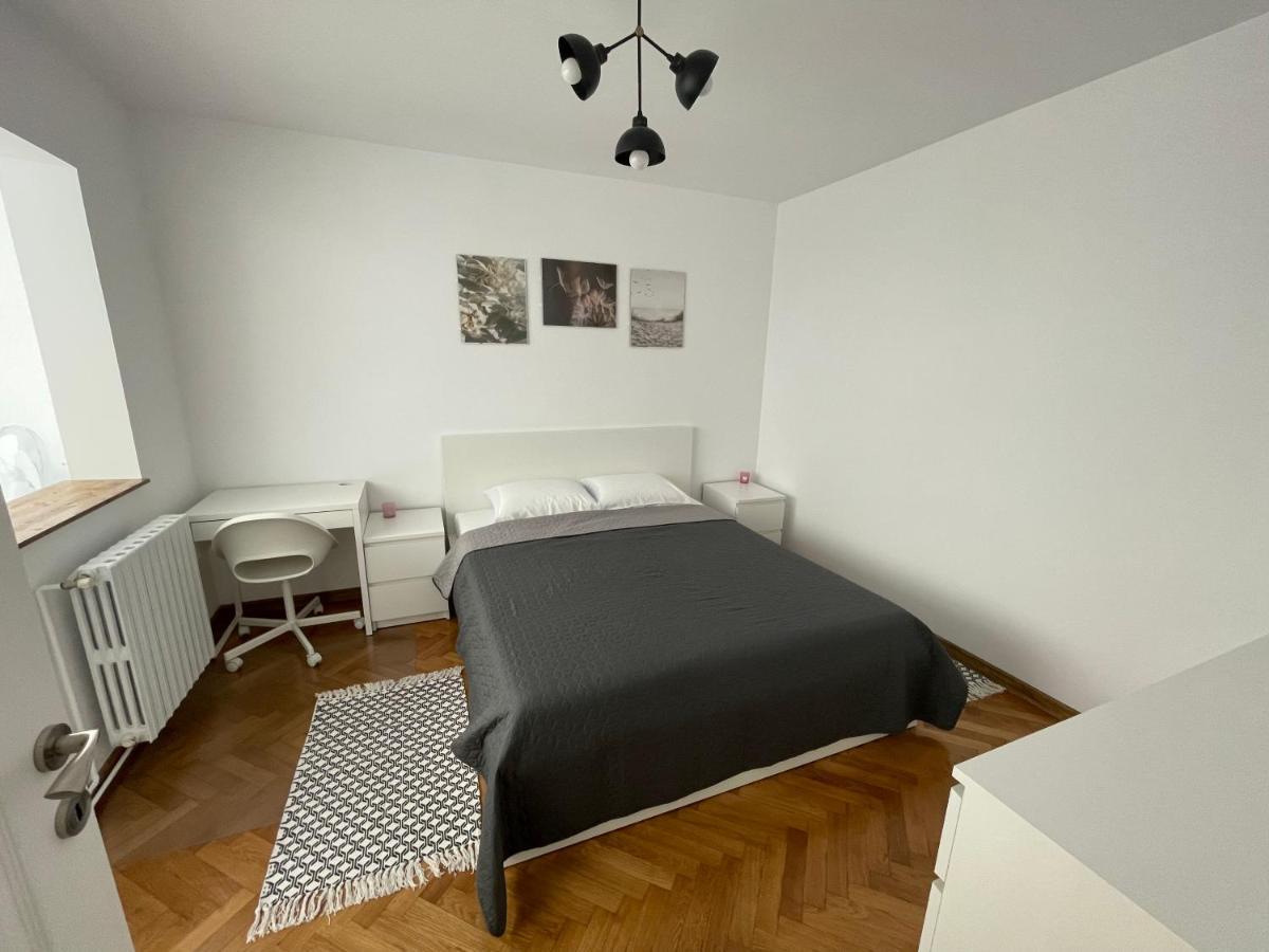 Apartament De Lux Semicentral Jászvásár Kültér fotó