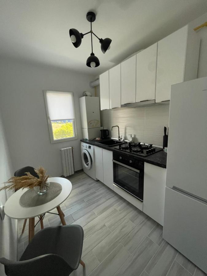 Apartament De Lux Semicentral Jászvásár Kültér fotó