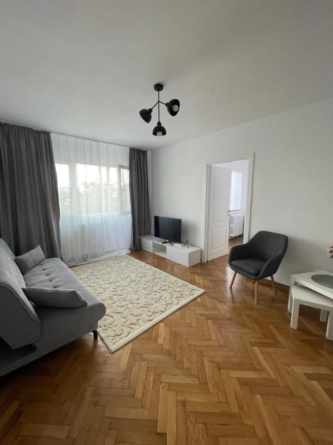 Apartament De Lux Semicentral Jászvásár Kültér fotó
