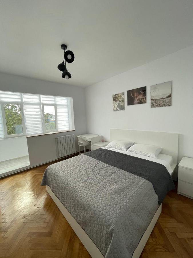 Apartament De Lux Semicentral Jászvásár Kültér fotó