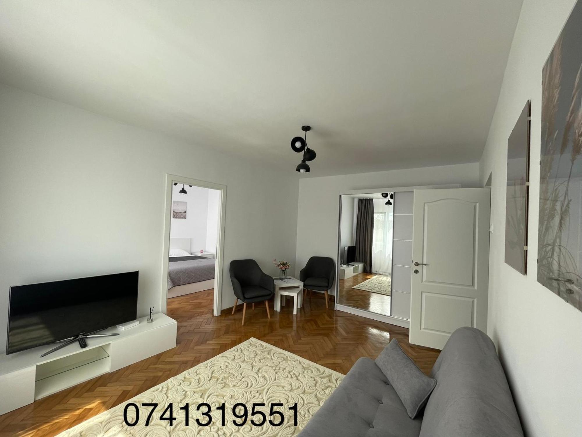 Apartament De Lux Semicentral Jászvásár Kültér fotó